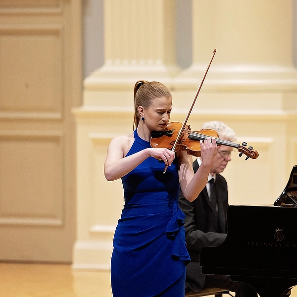 female student playing the violin DR03242026043