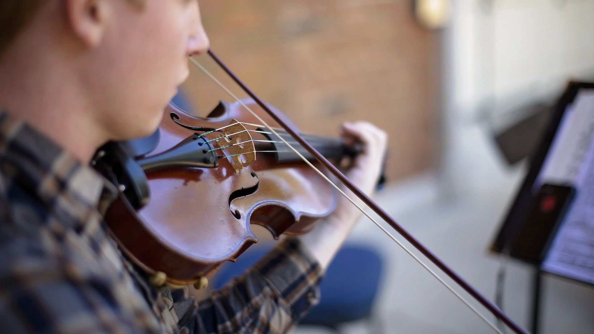 student playing the violin