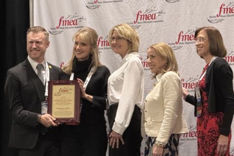 Elisabeth Olson accepts distinguished service award