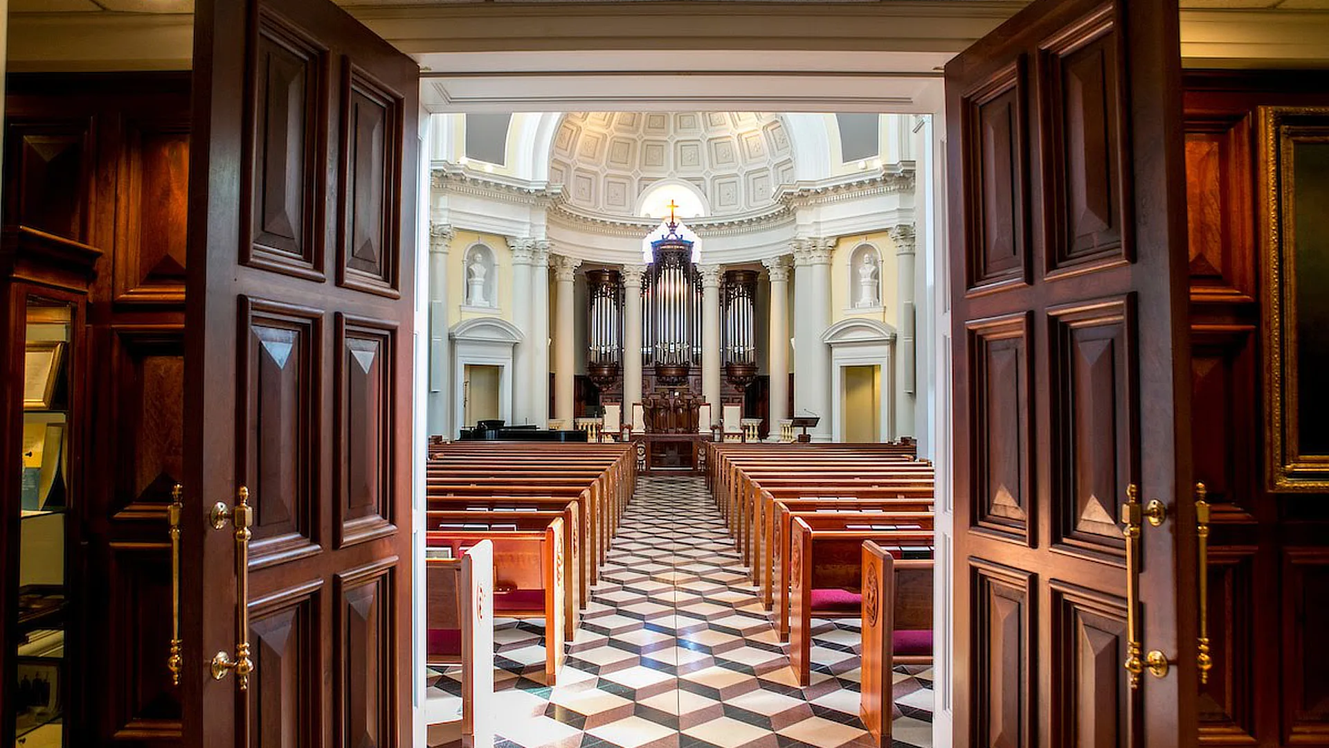 inside hodges chapel