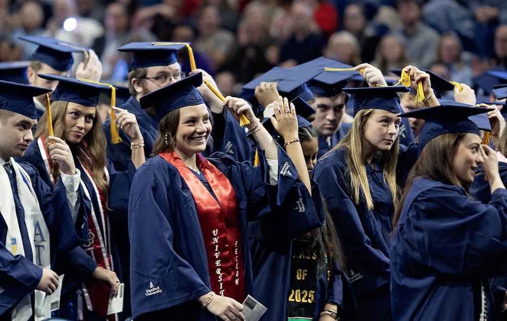 Samford grads shift tassle