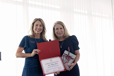 Paula Gossett accepting the Lolla Wurtele Wright Award from Julie Taylor
