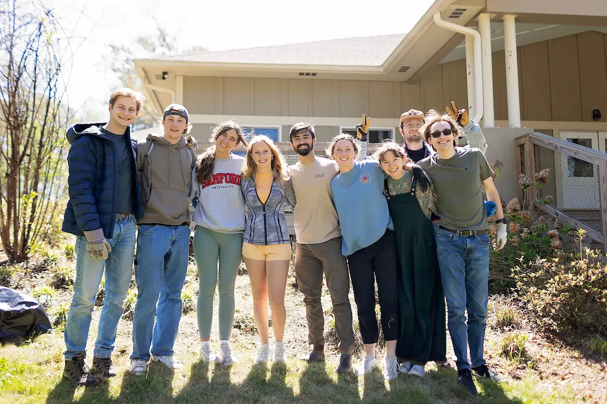 Students serving at Samford Gives Back